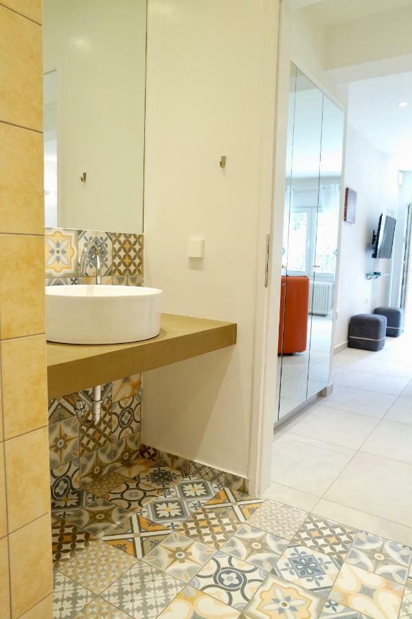 Design Apartment In The City Of Athena Bagian luar foto