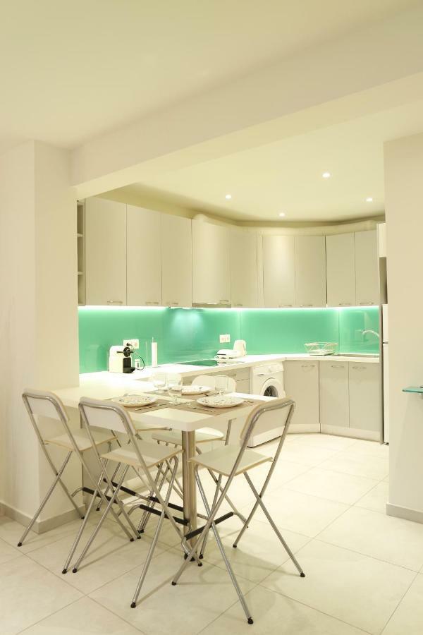 Design Apartment In The City Of Athena Bagian luar foto